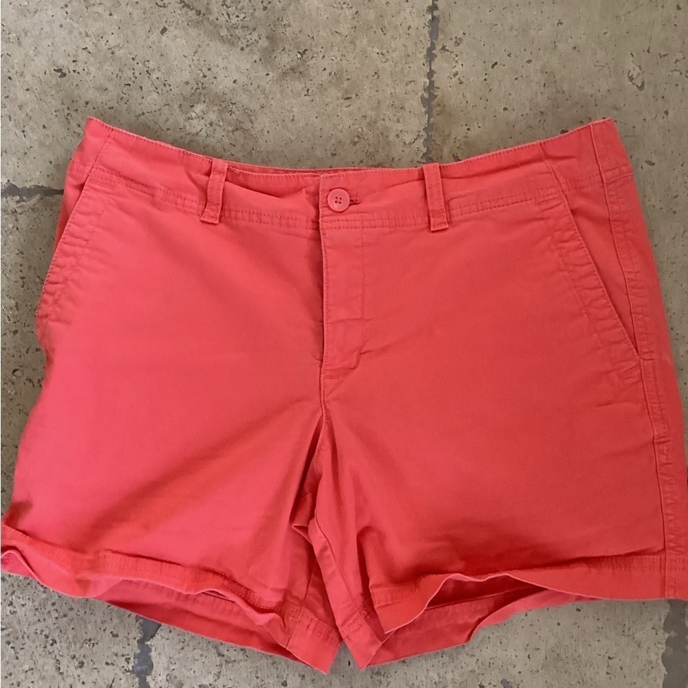 Eddie Bauer heritage wash chino shorts-SZ 10
Waist 16”
Inseam 5”
Rise 6”
Salmon
